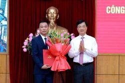 Thiếu tướng T&ocirc; Anh Dũng l&agrave;m Chủ tịch tỉnh Thanh H&oacute;a