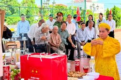 TP Đà Nẵng: Xã Duy Nghĩa dâng hương tưởng niệm các Anh hùng Liệt sĩ