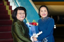 Chủ tịch Quốc hội Vương quốc Campuchia Samdech Khuon Sudary đến Hà Nội, bắt đầu chuyến thăm chính thức Việt Nam