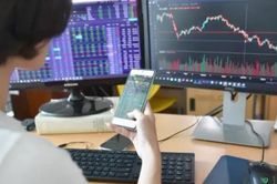 VN-Index lao dốc 4 tuần li&ecirc;n tiếp, &aacute;p lực vẫn bủa v&acirc;y