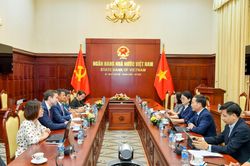 Thống đốc Phạm Đức Ấn l&agrave;m việc với Trưởng đại diện đương nhiệm v&agrave; kế nhiệm của IMF