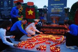 Công an TP Hồ Chí Minh thắp nến tri ân các Anh hùng liệt sĩ