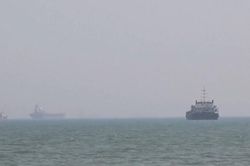 Iran chặn 6 tàu tại eo biển Hormuz
