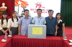 X&atilde; Ứng Thi&ecirc;n chung tay chăm lo người c&oacute; c&ocirc;ng