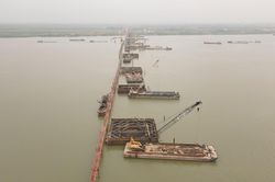 Phấn đấu thông xe kỹ thuật cầu Hồng Hà vào tháng 7