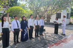 Đo&agrave;n đại biểu tỉnh d&acirc;ng hương, viếng Nghĩa trang Liệt sĩ Trung Quốc