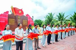 Kh&aacute;nh th&agrave;nh Tượng bia tri &acirc;n Tiểu đo&agrave;n U Minh 2 anh h&ugrave;ng
