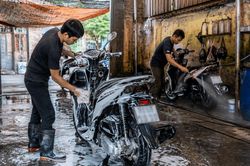 Vì sao nhiều người vừa rửa xe xong thì trời mưa? Hóa ra không phải trùng hợp