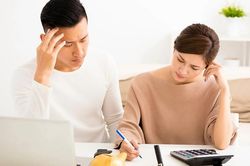 Càng tiết kiệm càng mệt mỏi? Có thể bạn đang mắc 'bẫy' chi tiêu cực đoan này