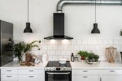 Có nên mở cửa sổ khi bật máy hút mùi? Nhiều gia đình đang dùng sai cách mà không biết