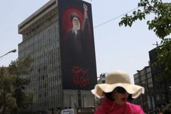 Iran n&ecirc;u điều kiện để tạm ngừng c&aacute;c cuộc tấn c&ocirc;ng tr&ecirc;n khắp Trung Đ&ocirc;ng