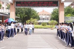 Duy trì kỳ thi tốt nghiệp THPT, tăng cường công nghệ chống gian lận