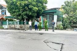 Quảng Ninh: Sửa chữa tuyến đường chuy&ecirc;n d&ugrave;ng khu Bắc Sơn, Quang Trung