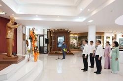 Chủ tịch UBND thành phố Huế dâng hoa, dâng hương tri ân các anh hùng dân tộc