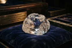 Viên kim cương lớn nhất thế giới nặng bao nhiêu carat?