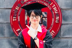 Từ chối kỹ thuật để học Ngoại thương, nữ sinh xứ Thanh tốt nghiệp xuất sắc