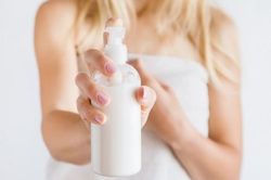 Hai lô mỹ phẩm tắm gội bị thu hồi khẩn