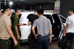 Vừa xuống Sân bay Cát Bi, nghi phạm lừa đảo bị bắt giữ