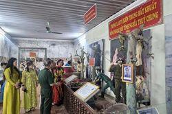 X&uacute;c động trước những tư liệu, hiện vật nơi Bảo t&agrave;ng Chiến sĩ c&aacute;ch mạng bị địch bắt t&ugrave; đ&agrave;y