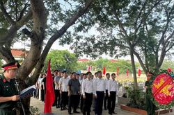 X&atilde; Vĩnh Thanh d&acirc;ng hương tưởng niệm c&aacute;c Anh h&ugrave;ng liệt sĩ