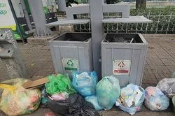 Thùng rác công cộng cần được sử dụng đúng mục đích