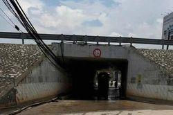 Xã Phú Xuyên xử lý ngập úng tại hầm chui qua cao tốc Pháp Vân - Cầu Giẽ