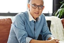 Tuổi già không ở với con cháu, ông lão chọn sống trong khách sạn và chưa từng hối hận