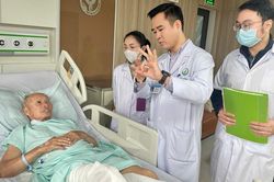Kỳ tích: Cứu đầu gối bị bắn nát hơn nửa thế kỷ cho cụ ông thương binh