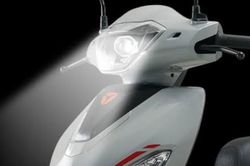 Cầm lái xe máy điện giá 36 triệu đồng đi 200km/lần sạc, động cơ chống nước, pin LFP đáng tiền nhất phân khúc