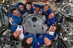 Phi hành đoàn vũ trụ Nga-Mỹ trở về Trái Đất sau hơn 8 tháng trên ISS
