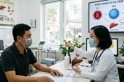 Đồng nhiễm HIV và viêm gan B, C: 'Sát thủ thầm lặng' tàn phá lá gan thế nào?