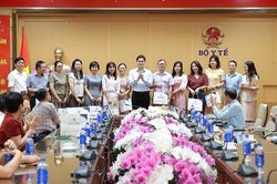 Bộ Y tế gặp mặt thương binh, th&acirc;n nh&acirc;n gia đ&igrave;nh c&aacute;n bộ c&oacute; c&ocirc;ng với c&aacute;ch mạng