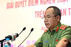 Trung tướng Nguyễn Thanh T&ugrave;ng - Gi&aacute;m đốc CATP H&agrave; Nội: 'Thước đo lớn nhất l&agrave; ch&iacute;nh người d&acirc;n ph&ecirc; b&igrave;nh người vi phạm văn minh đ&ocirc; thị'