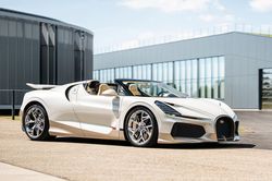 Kỷ nguyên động cơ W16 kết thúc với siêu xe Bugatti W16 Mistral này