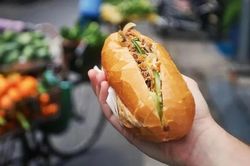 84 người nhập viện sau khi ăn b&aacute;nh m&igrave; ở L&acirc;m Đồng