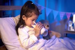 Thời điểm uống sữa buổi tối mang lại nhiều lợi ích