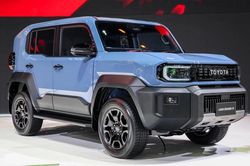 Land Cruiser FJ chính thức mở bán tại Việt Nam