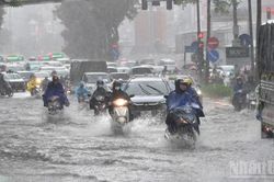 Thời tiết ngày 28/7: Mưa dông bao trùm nhiều khu vực trên cả nước