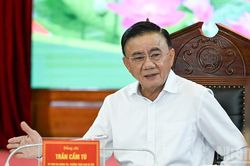 [Ảnh] Thường trực Ban Bí thư Trần Cẩm Tú chủ trì làm việc với Ban Thường vụ Đảng ủy Tòa án nhân dân tối cao
