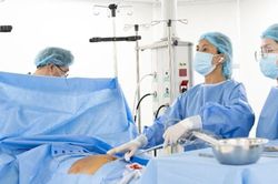Bệnh nhân Campuchia vượt hàng trăm km sang Việt Nam cấp cứu viêm túi mật