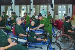 'Bắc cây cầu' gắn kết quá khứ anh hùng với trách nhiệm phụng sự nhân dân