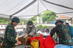Lấy mẫu hài cốt liệt sĩ chưa xác định danh tính tại Nghĩa trang liệt sĩ Ngân Sơn