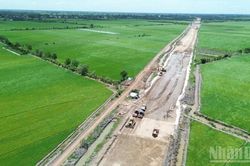 Người dân bức xúc vì tuyến cao tốc Mỹ An-Cao Lãnh thiếu đường dân sinh