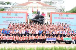 Khai mạc Li&ecirc;n hoan Thiếu nhi ba nước Việt Nam - L&agrave;o - Campuchia lần thứ 8