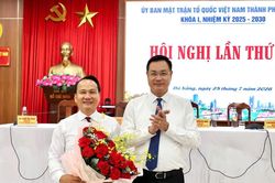 Ph&oacute; B&iacute; thư Th&agrave;nh ủy Nguyễn Đ&igrave;nh Vĩnh giữ chức Chủ tịch Ủy ban MTTQ Việt Nam TP Đ&agrave; Nẵng
