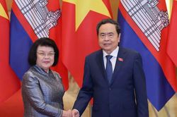 Chủ tịch Quốc hội Trần Thanh Mẫn chủ tr&igrave; lễ đ&oacute;n Chủ tịch Quốc hội Campuchia Samdech Khuon Sudary