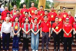 Hội Âm nhạc TPHCM về nguồn 'Theo dấu chân những người anh hùng'