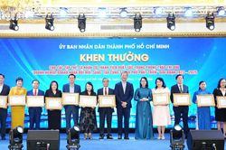72 doanh nghiệp, doanh nhân được UBND TPHCM tặng Bằng khen
