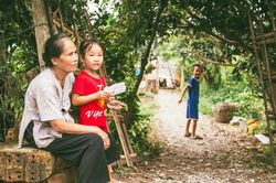 Nghỉ hè, có nên gửi con về quê cho ông bà?