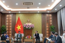 Bộ trưởng Hoàng Thanh Tùng tiếp Chánh án TAND Tối cao Lào